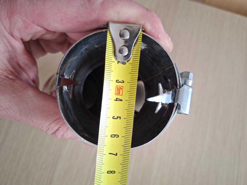 Чифт двойно хромирани накрайници за изход.