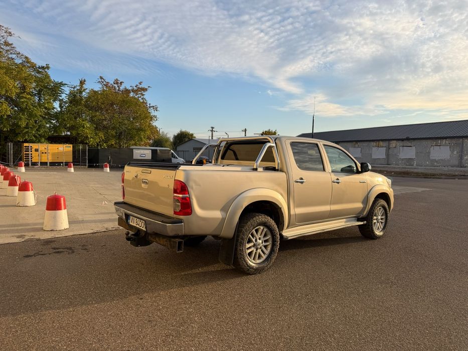 Hilux 2015  3000 automat  TOYOTA