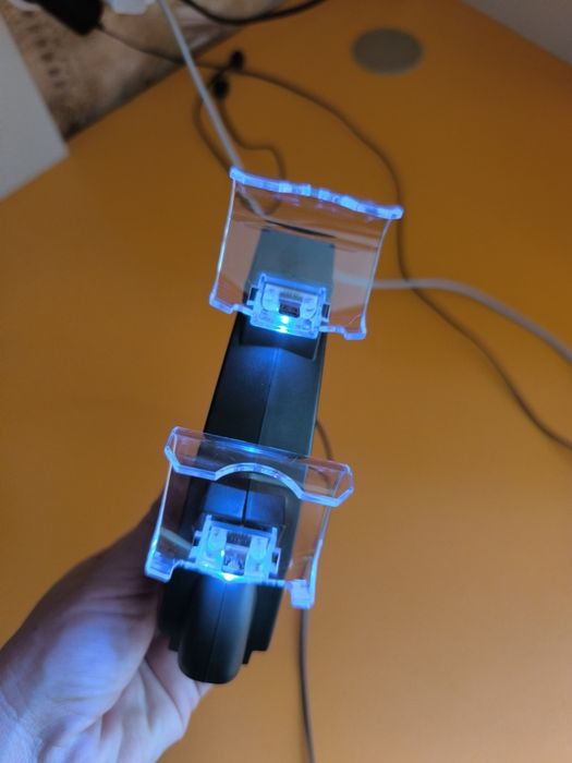 Зарядная док-станция для контроллеров PS4