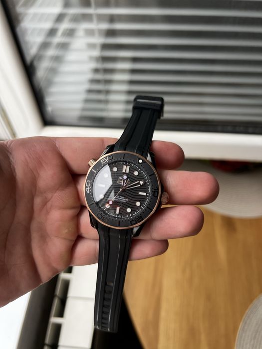 Omega Seamaster Diver 300M Black And Rose Gold 42 mm Rubber Strap