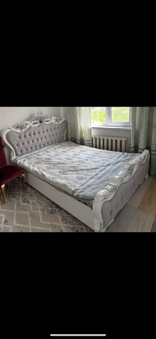 Продается спальный гарнитура почти новая