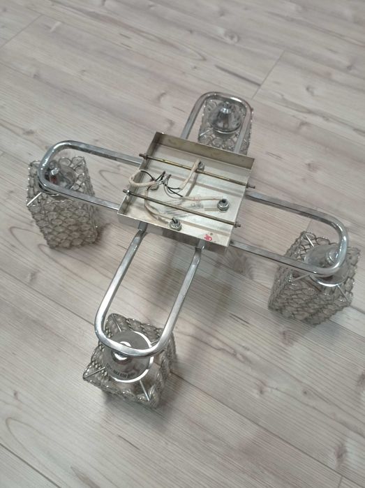 Продам потолочную  люстру