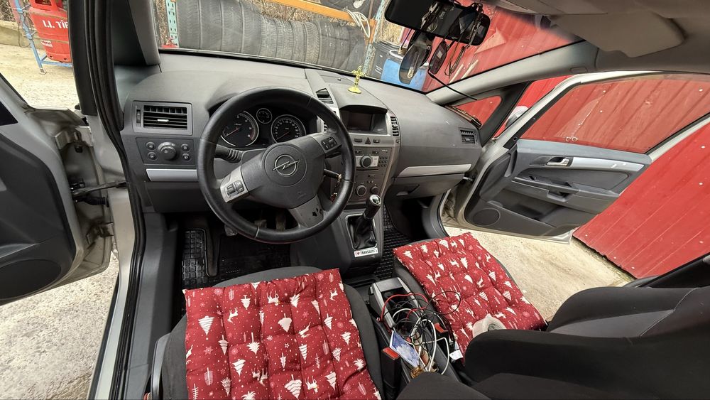 Vand masina  opel zafira 1,9 CTDI de familie