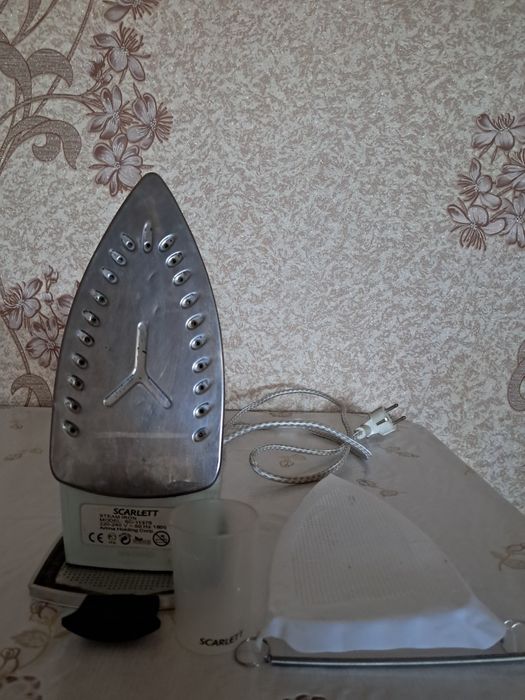 Продам утюг Scarlett