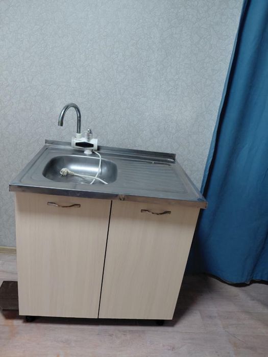 Шкаф,мойка,столешница продам