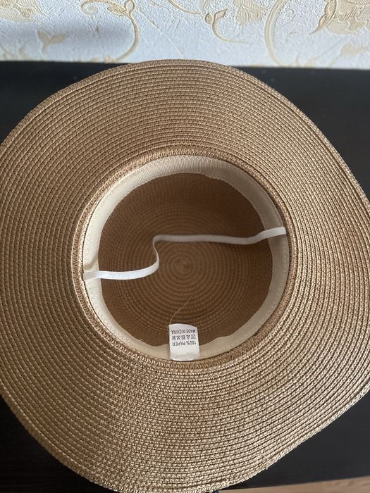 Шляпа с широкими полями