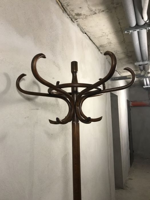 Ретро  /  Дървена / свободностояща  /  закачалка. .