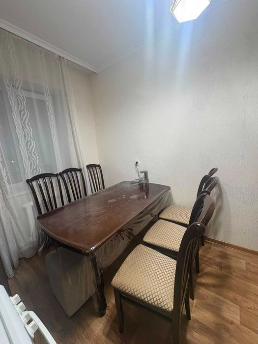 Стол со стульями