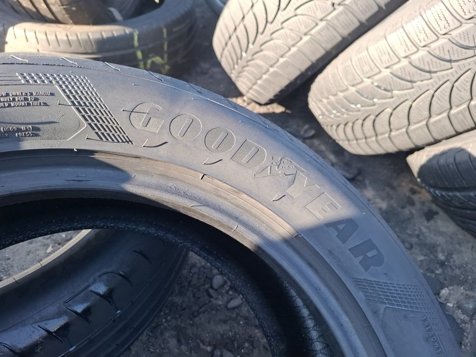 Vand 2 anvelope 225 55 17 goodyear de vara bune