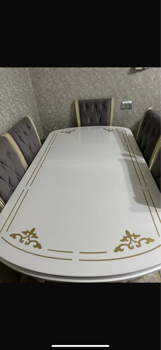 Стол доя гостиной