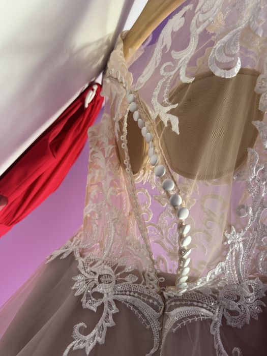 Красиви бални рокли