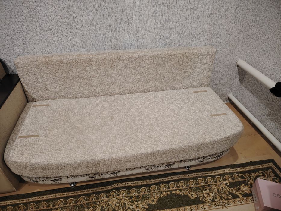 Продам Диван в хорошем состоянии!!