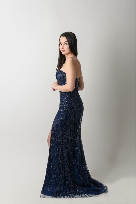 Бална рокля, шита по поръчка, носена само веднъж, подходяща за С/ХС