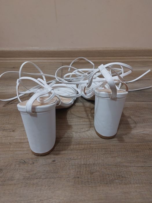 Дамски сандали на ток