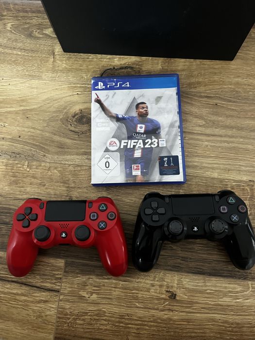 PlayStation 4 slim cu 2 manete controlere si joc fifa 23