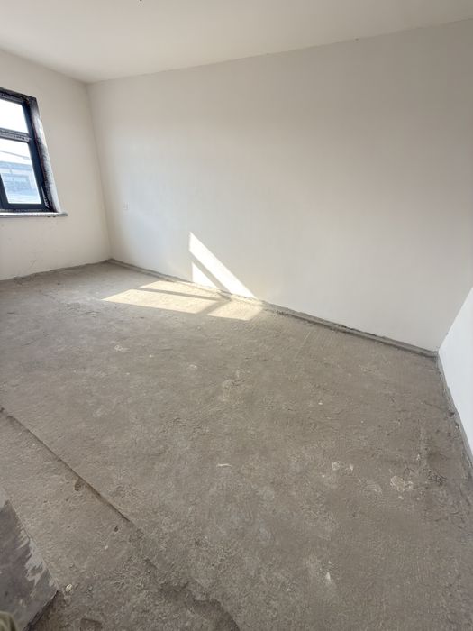 Etaj sotiladi manzil toshloq porkratura oldida