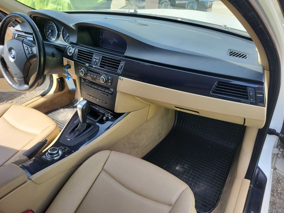 Dezmembrez bmw seria 3 e91 320d xdrive an 2010 177 cp cutie automata volan stanga