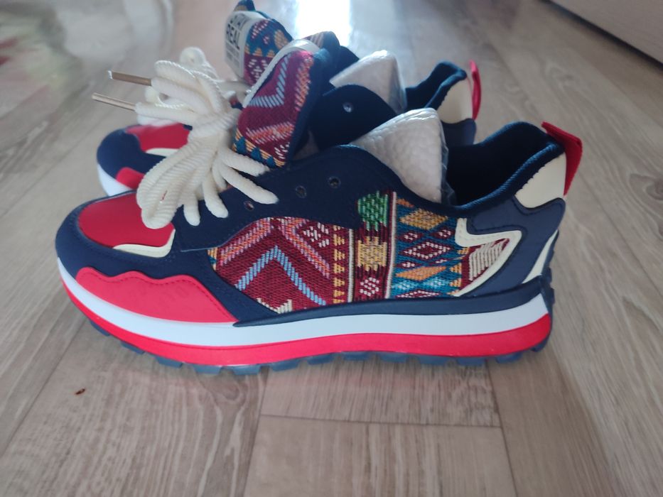 Новые брендовые кроссовки