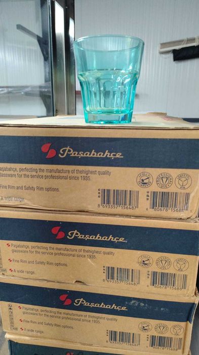 60 de cutii de pahare - vanzare en-gros - 5-10 Lei/bucata