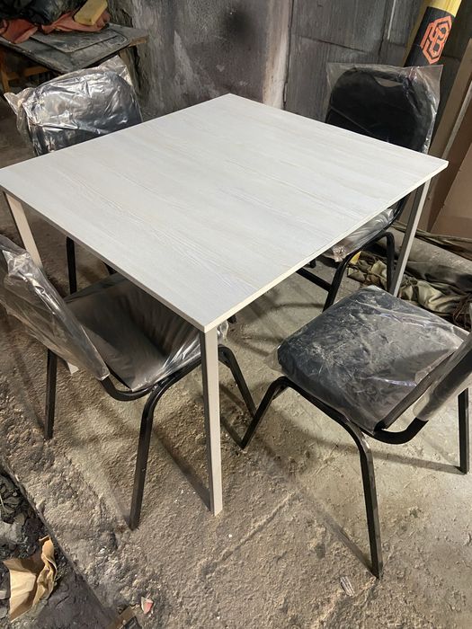 Продам столы со стульями