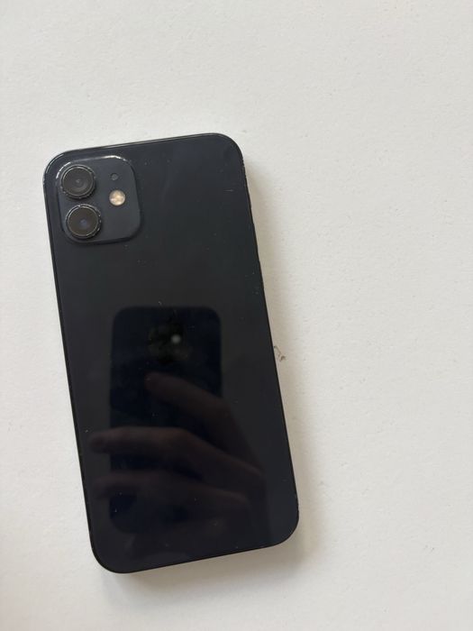 IPhone 12 с кутия