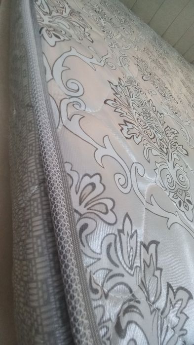 Новая двуспальная кровать