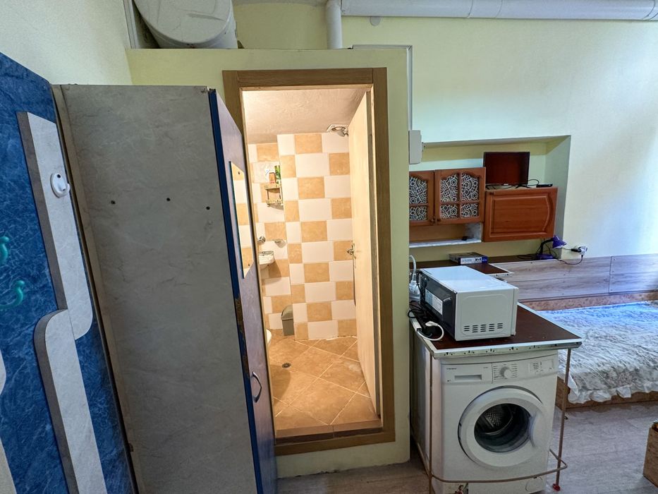 Студио за нощувки, Център