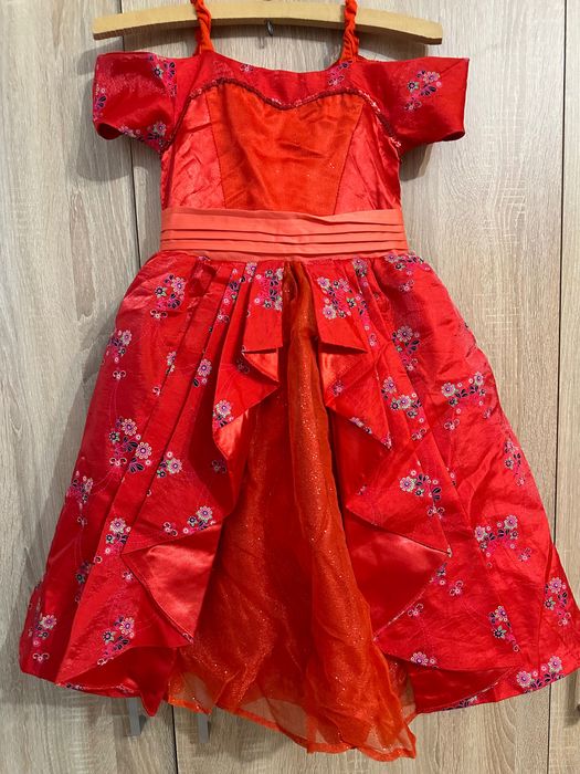 Rochie roșie elegantă pentru o fată. Disney Parks, varsta de 6-7 ani