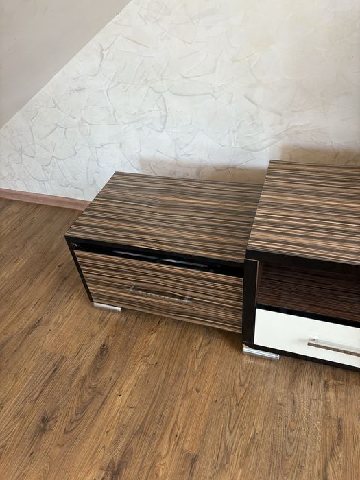 Продам тумбу под телевизор