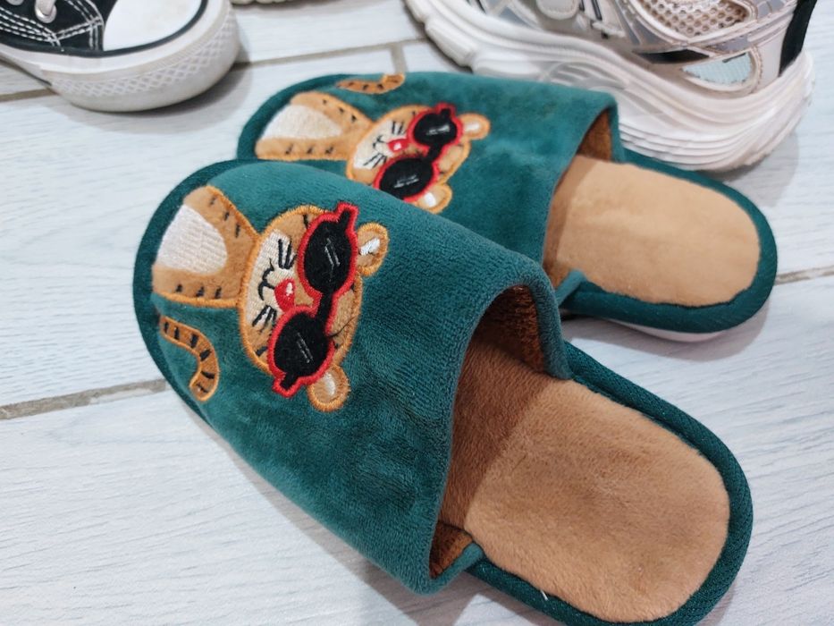 Продам детскую обувь