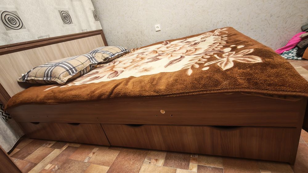 Двухспальная кровать