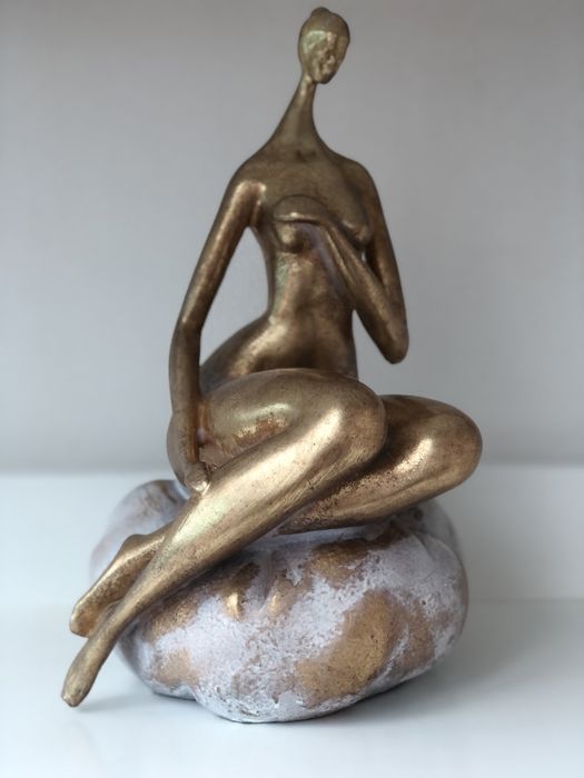 Статуэтка девушка 25000т