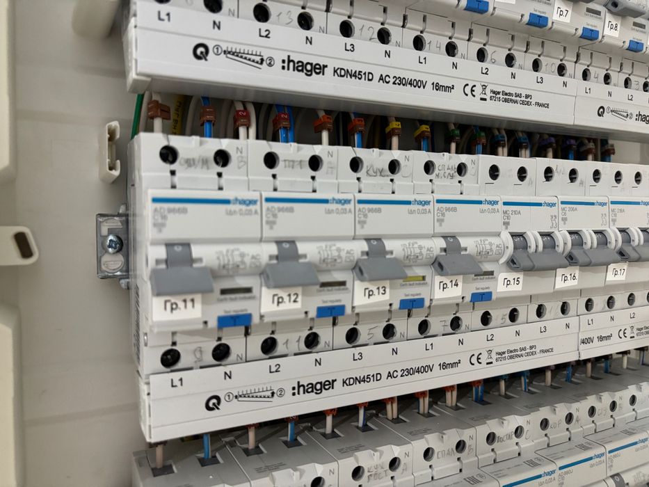 Электромонтажник