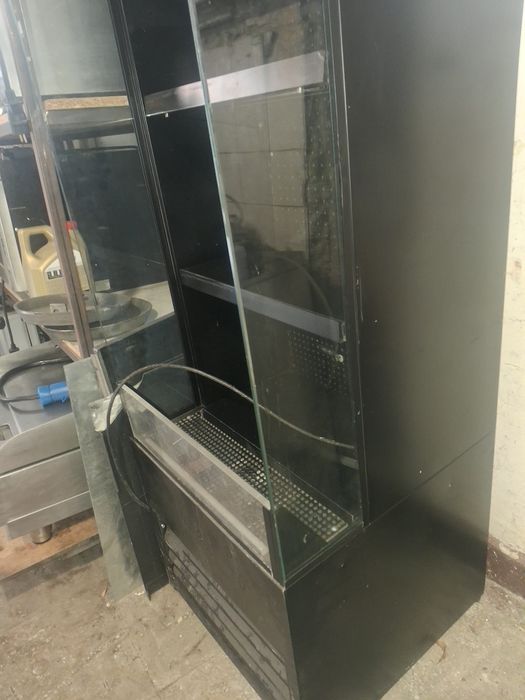 Хладилна витрина крайстенна отворена