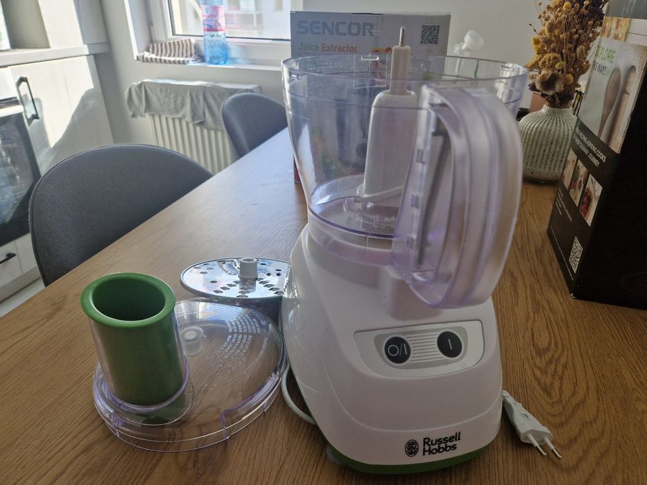 Vând robot de bucătărie Russel Hobbs