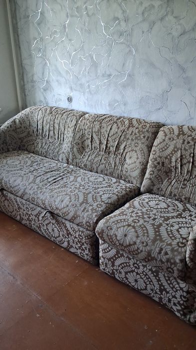 Отдам даром ,диван,кух шкафы