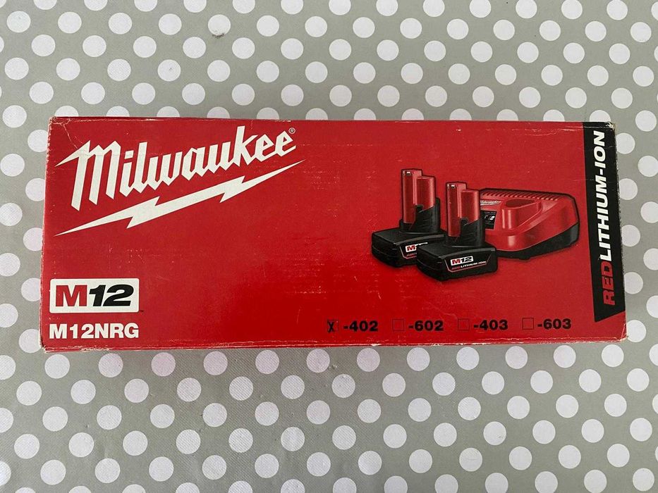 Set Acumulatori Milwakee M12, 12V, 4Ah si incarcator PRODUS NOU!