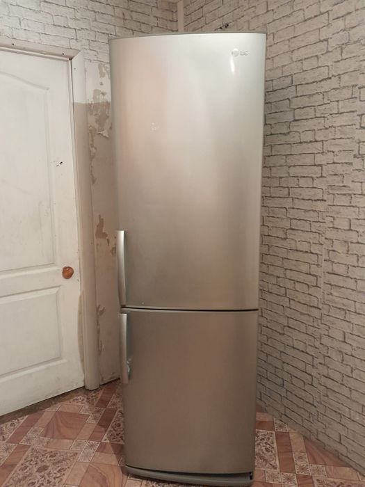 Продам холодильник