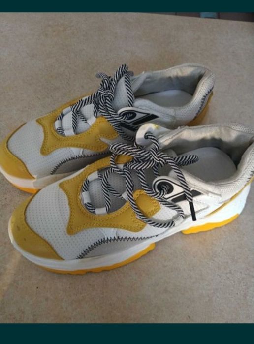 Кроссовки женские