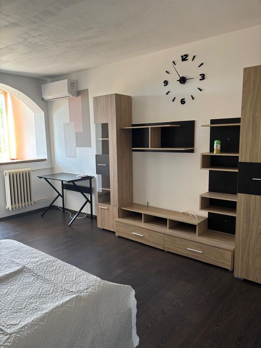 Închiriez apartament cu o camera