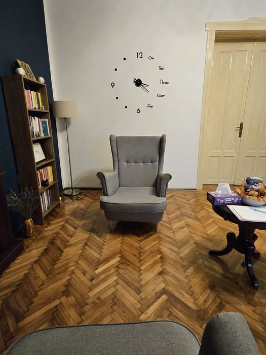 Vind mobilier pentru cabinet!