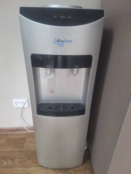 Продам кулер для воды диспенсер