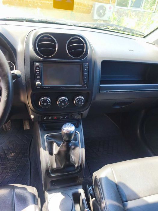 автомобил Jeep Compass