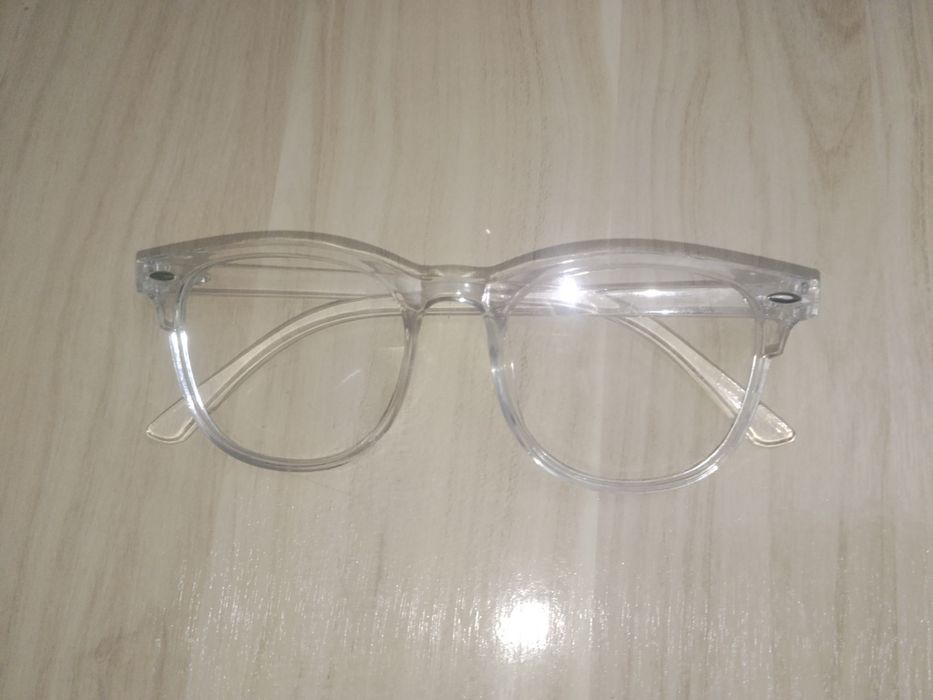 Прозрачные очки аксессуар