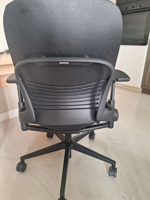 Кожаное кресло Steelcase Leap V2