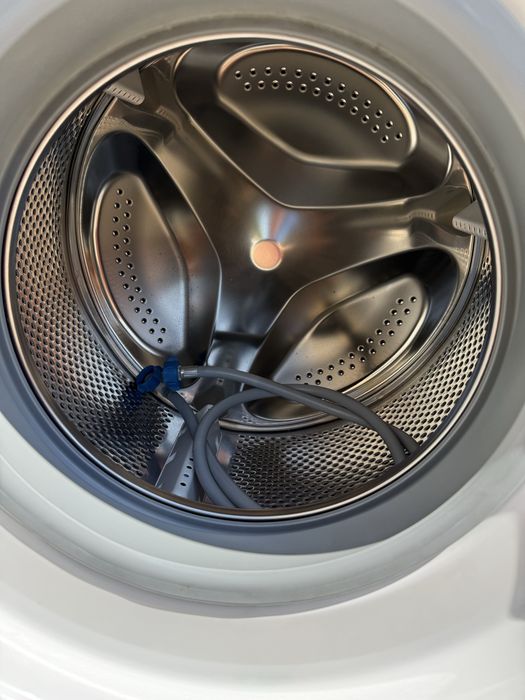 Продавам пералня Indesit
