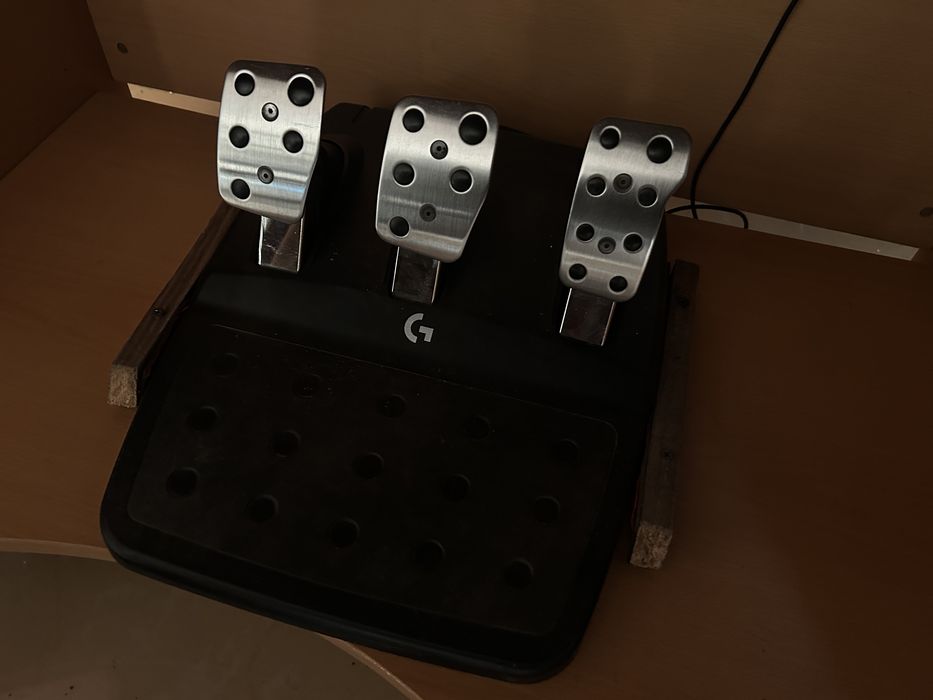 Игровой руль Logitech g923