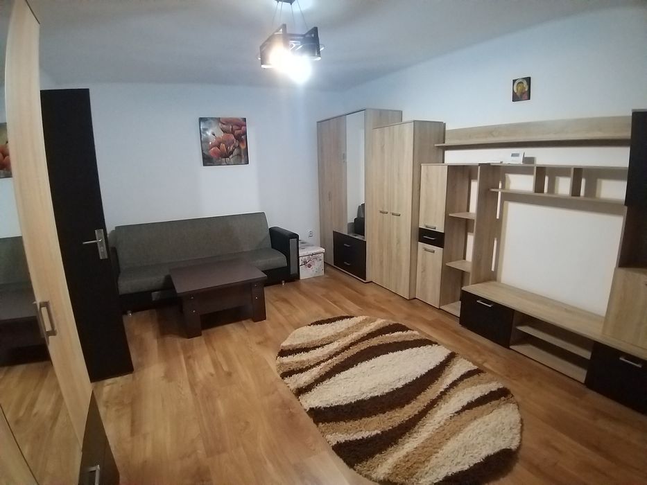 Pers fizica: Inchiriez apartament cu 2 camere si loc parcare la 800m de Popas Pacurari