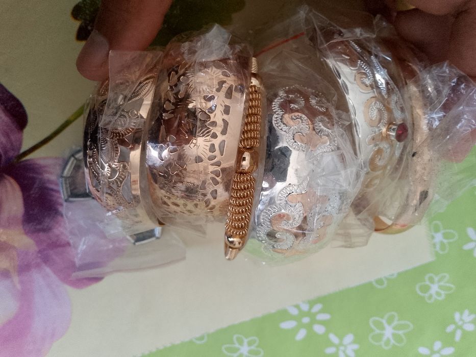 Продам новые серьги,кольцо,часы