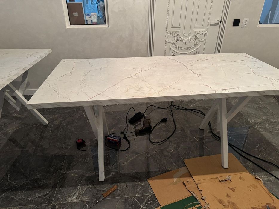 Стол новый,  удобный